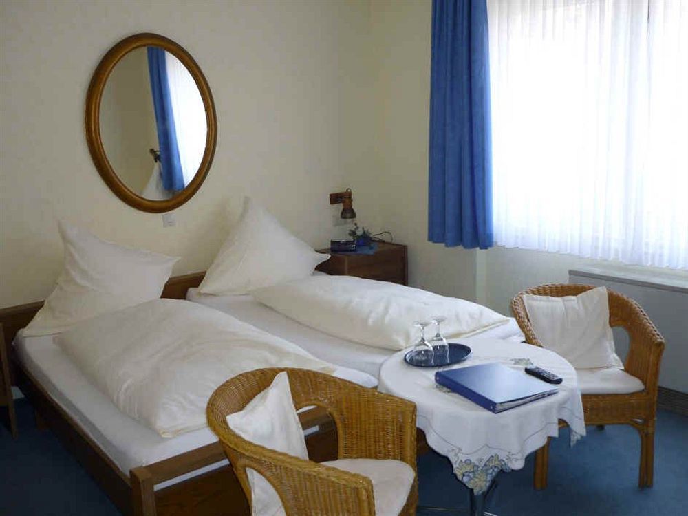 Hotel Zur Winzergenossenschaft Ернст Екстериор снимка