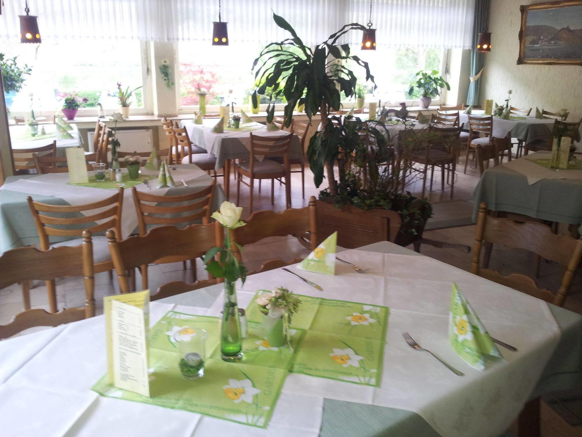Hotel Zur Winzergenossenschaft Ернст Екстериор снимка